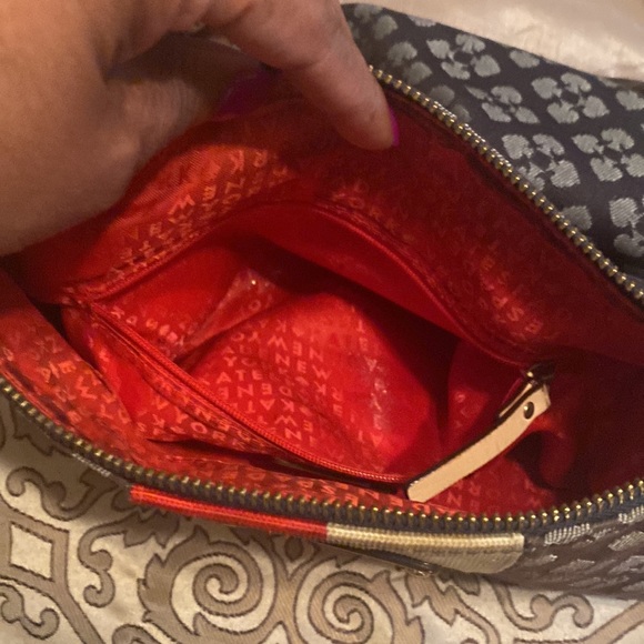 Large Kate Spade Crossbody with matching wallet - Picture 5 of 11